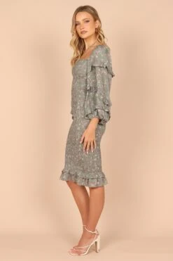 Bonita Shirred Frill Long Sleeve Bodycon Midi Dress - Sage Floral 11 Bonita Shirred Frill Long Sleeve Bodycon Midi Dress - Sage Floral -Fashion Dress petal and pup usa dresses bonita shirred frill long sleeve bodycon midi dress sage floral 32439940153521